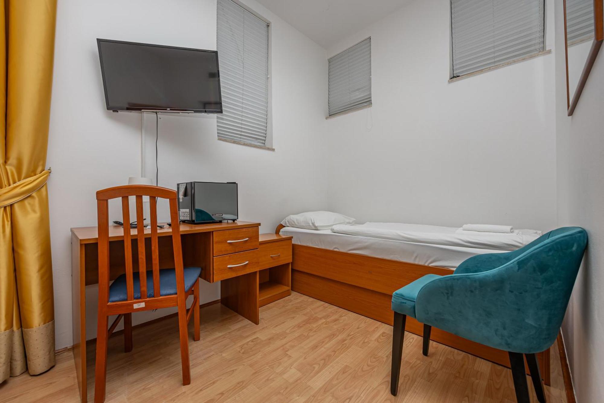 Hotel Aurora 3*
