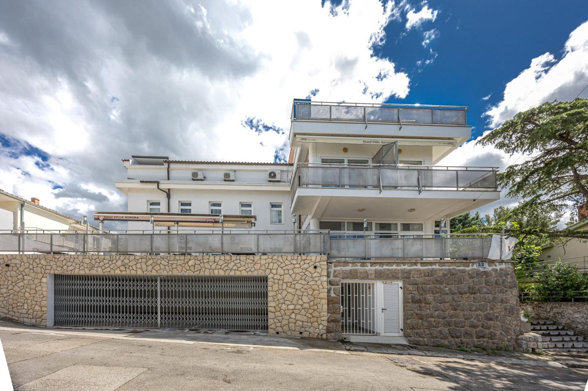 Aurora Hotel 3*