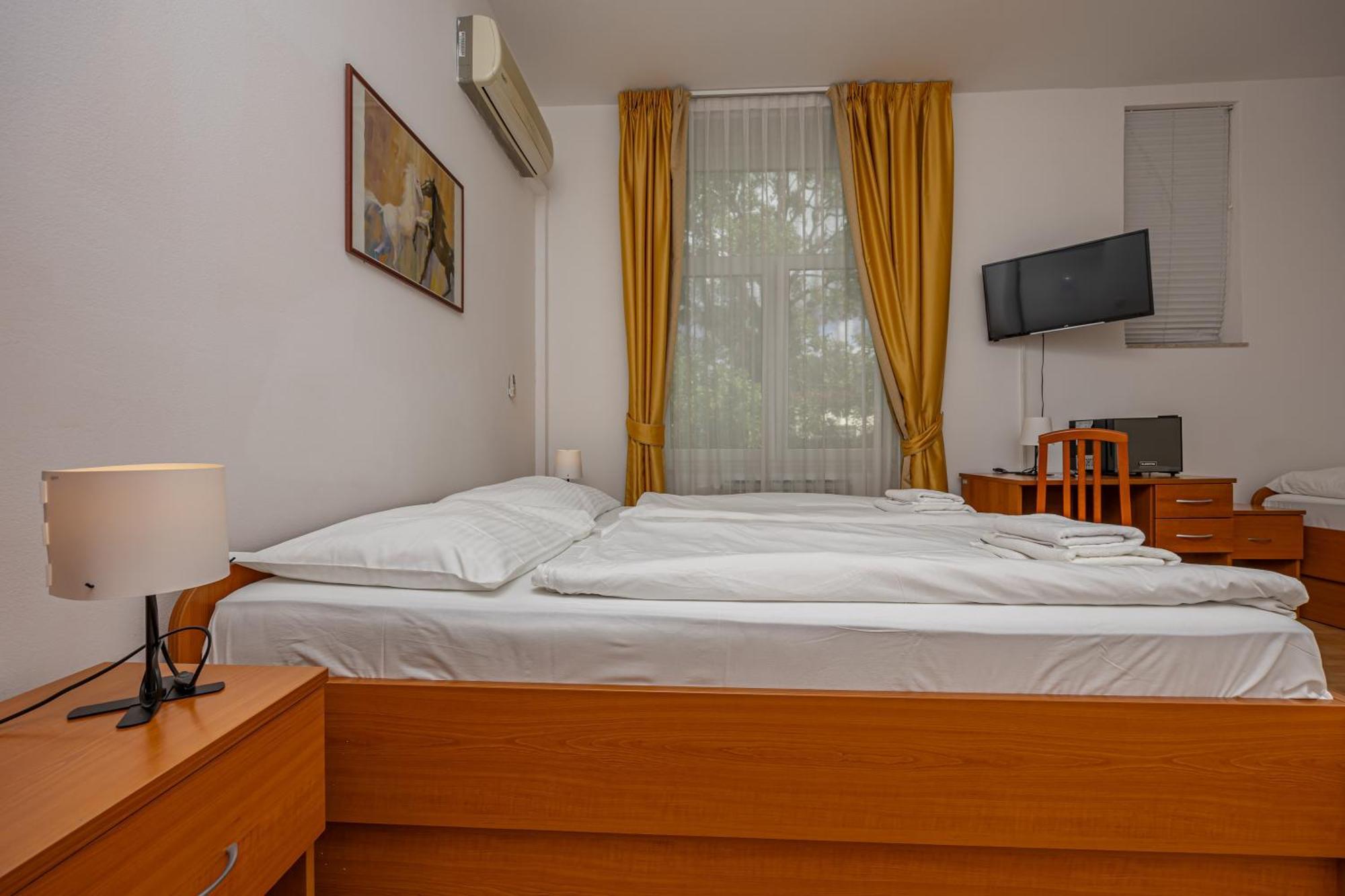 Aurora Hotel 3*
