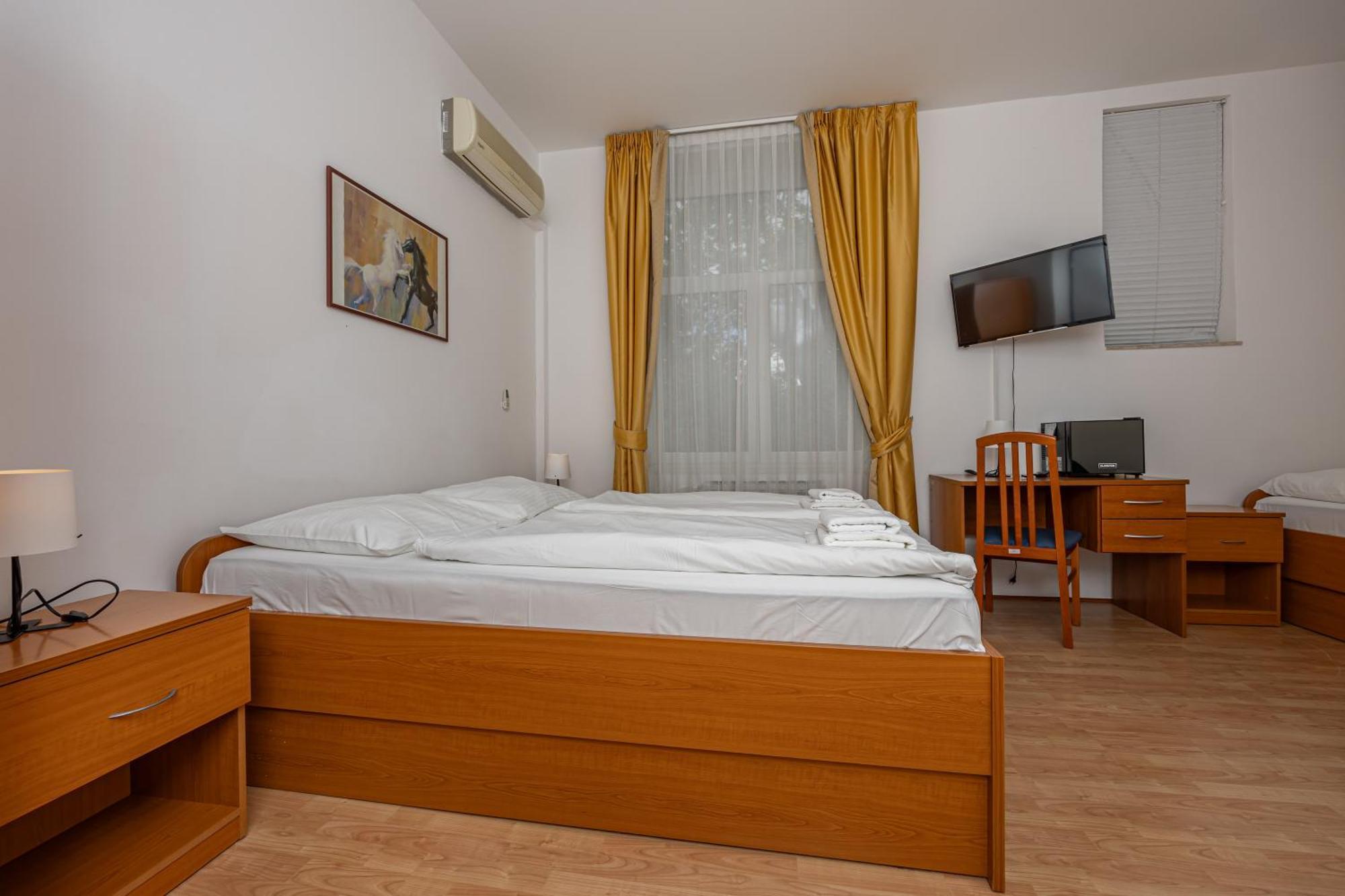 Aurora Hotel 3*