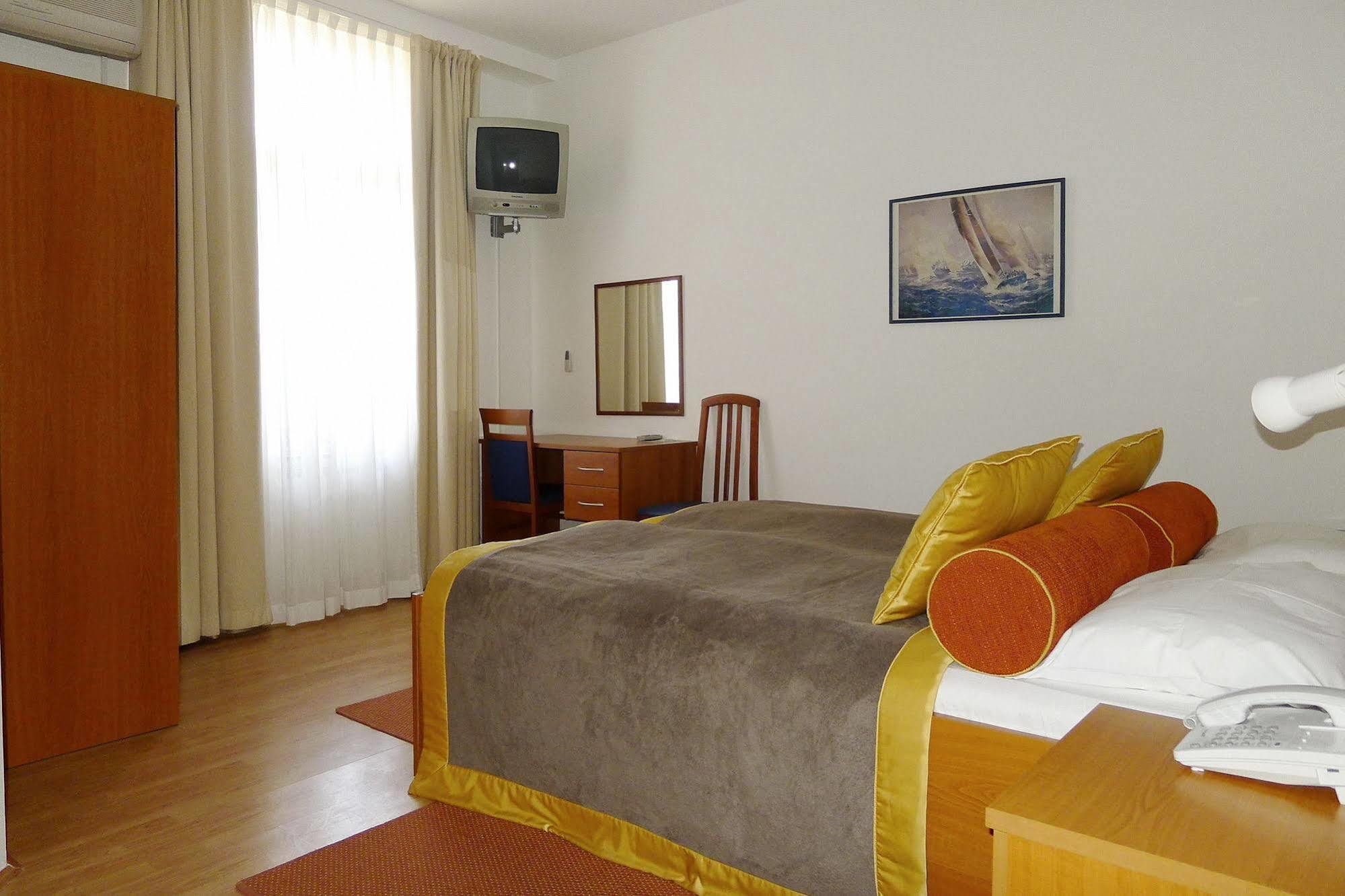 Hotel Aurora 3*