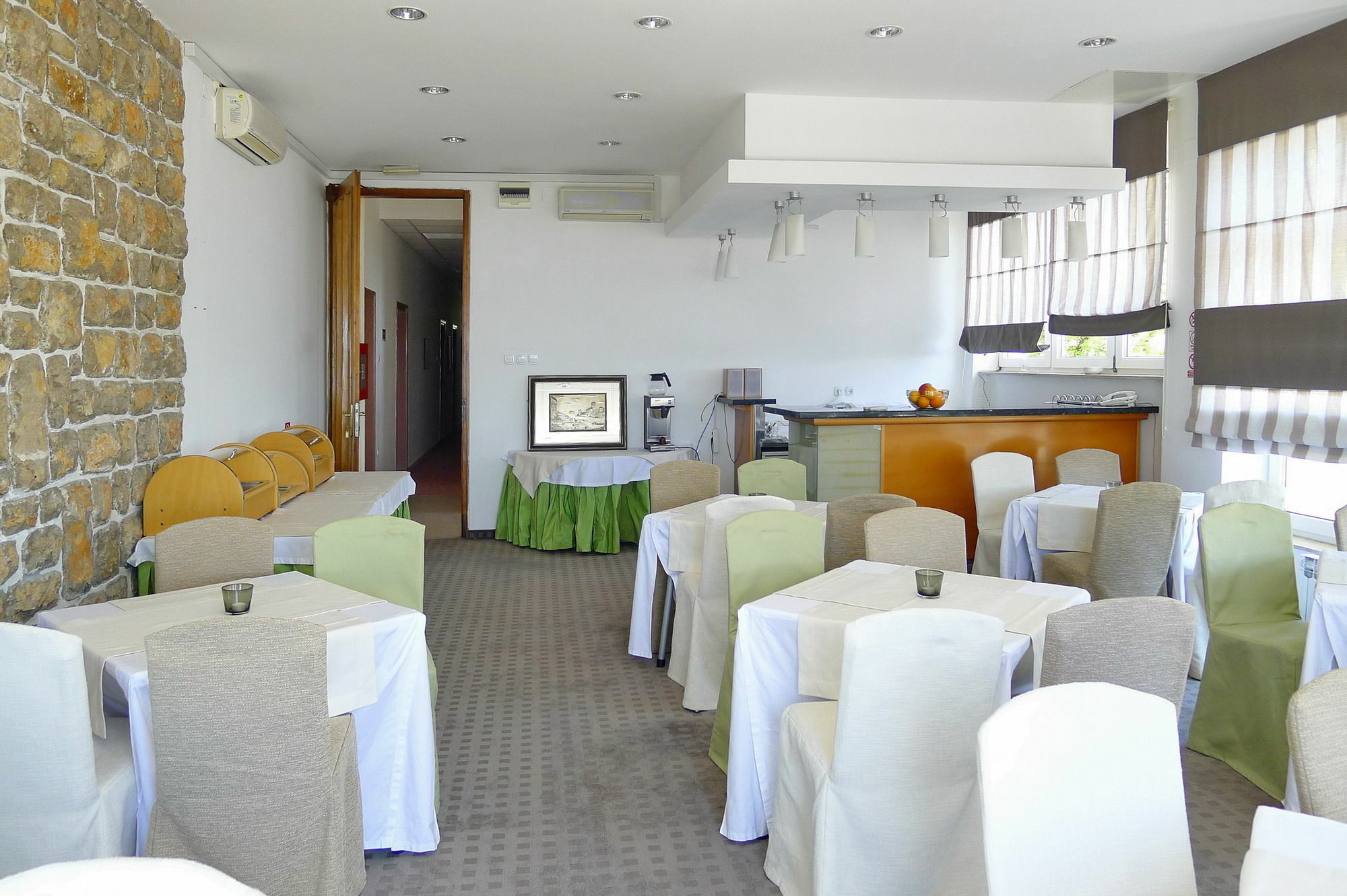 Aurora Hotel